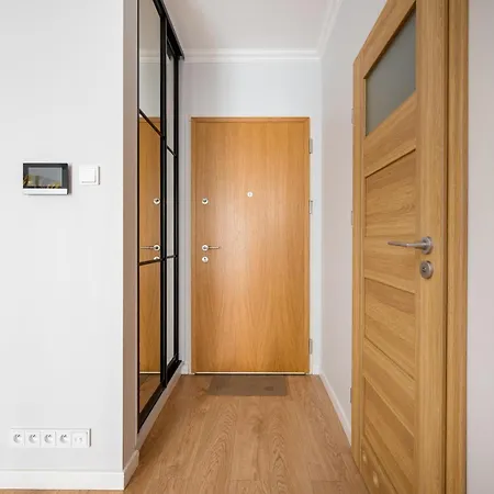 Solidarnosci Skyline By Bookinghost Appartement