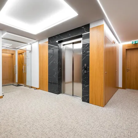 Solidarnosci Skyline By Bookinghost 아파트