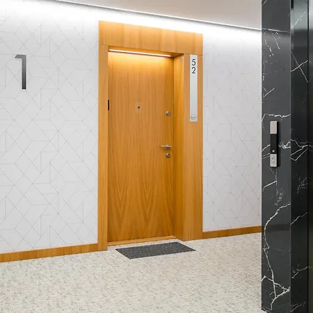 Solidarnosci Skyline By Bookinghost *