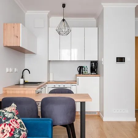 Solidarnosci Skyline By Bookinghost * Warschau