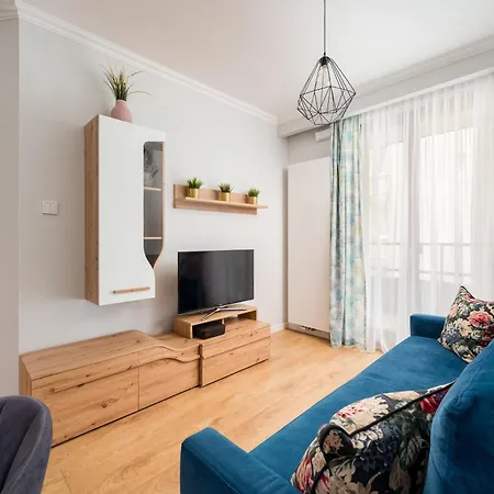 Solidarnosci Skyline By Bookinghost *